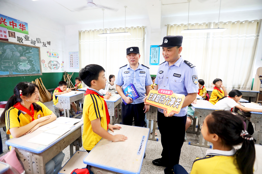 江西分宜：送法進(jìn)校園 安全伴成長(zhǎng)
